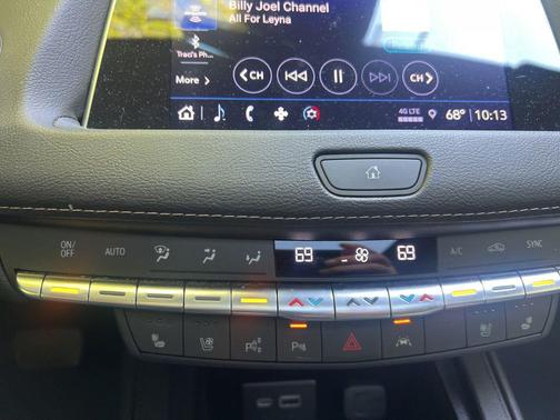 Crystal White Tricoat 2023 Cadillac XT4 Premium Luxury