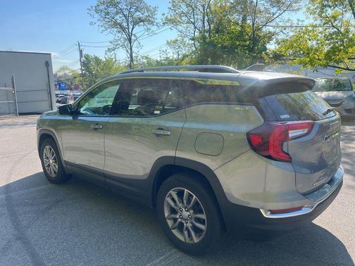 Sterling Metallic 2023 GMC Terrain SLT