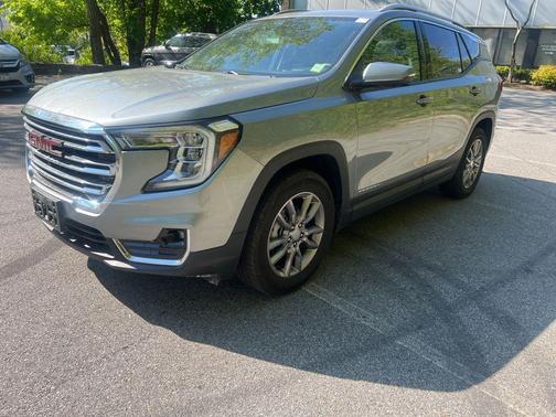 Sterling Metallic 2023 GMC Terrain SLT