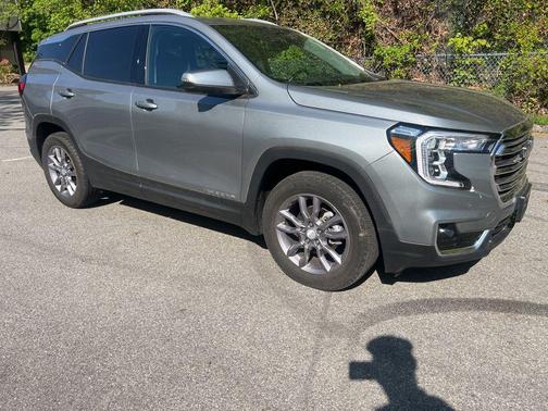Sterling Metallic 2023 GMC Terrain SLT