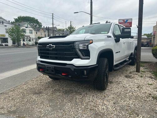 Summit White 2025 Chevrolet Silverado 2500 LT
