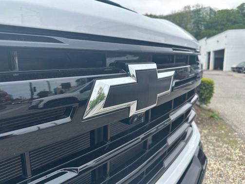 Summit White 2025 Chevrolet Silverado 2500 LT
