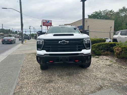 Summit White 2025 Chevrolet Silverado 2500 LT