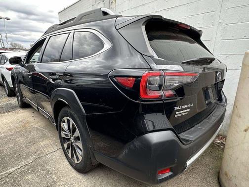 Crystal Black Silica 2024 Subaru Outback Touring XT