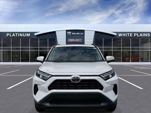 Ice Cap 2024 Toyota RAV4 XLE