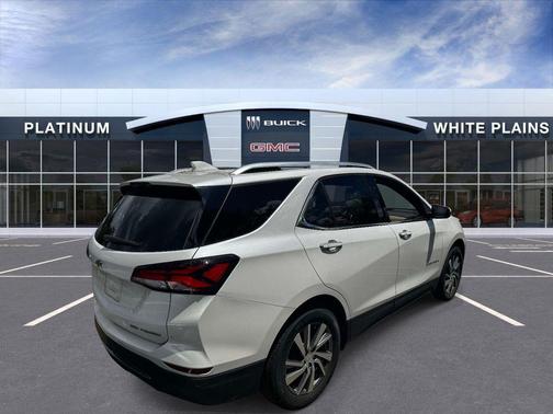 Iridescent Pearl Tricoat 2023 Chevrolet Equinox Premier w/1LZ