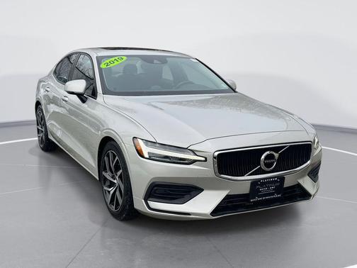 2019 Volvo S60 T6 Momentum