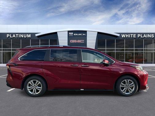 2022 Toyota Sienna Platinum