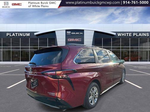 2022 Toyota Sienna Platinum
