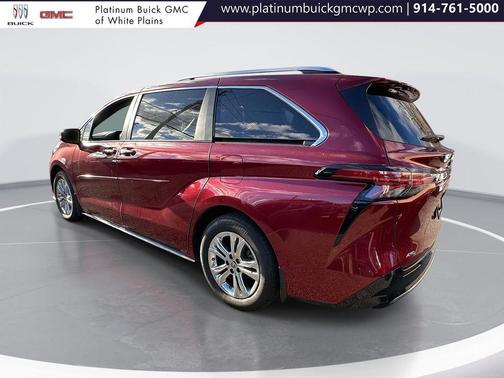 2022 Toyota Sienna Platinum
