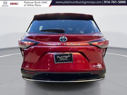 2022 Toyota Sienna Platinum