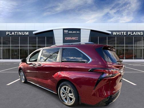 2022 Toyota Sienna Platinum