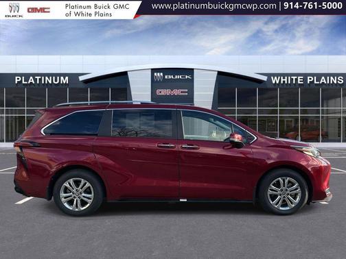 2022 Toyota Sienna Platinum