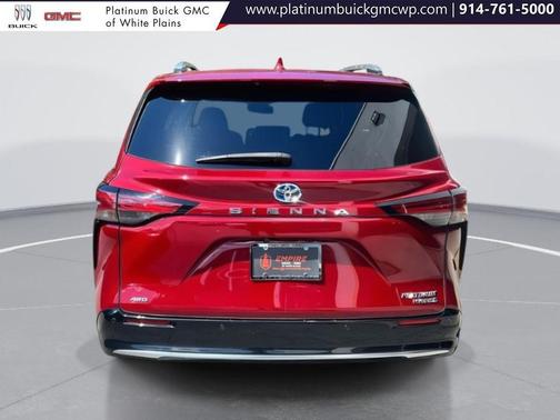2022 Toyota Sienna Platinum