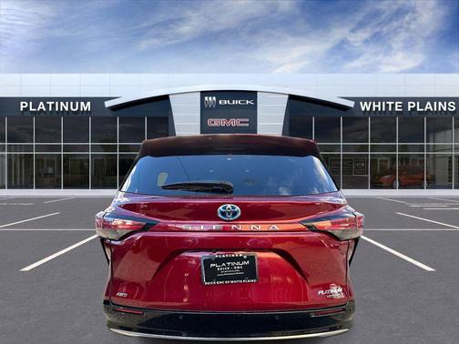 2022 Toyota Sienna Platinum