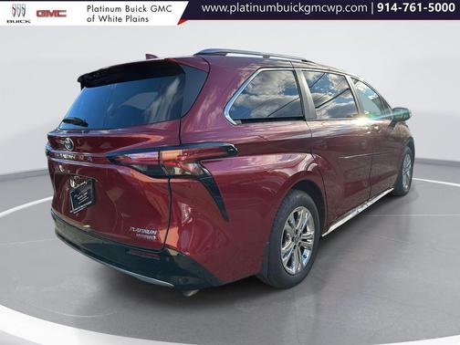2022 Toyota Sienna Platinum