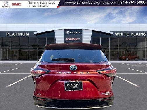 2022 Toyota Sienna Platinum