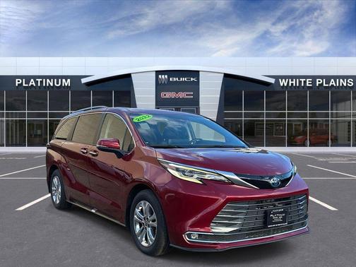 2022 Toyota Sienna Platinum
