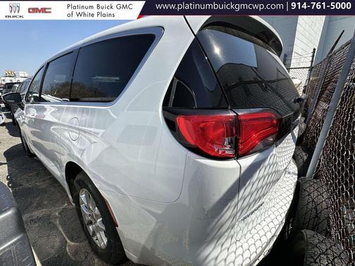 Bright White Clearcoat 2023 Chrysler Voyager LX