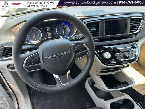 Bright White Clearcoat 2023 Chrysler Voyager LX