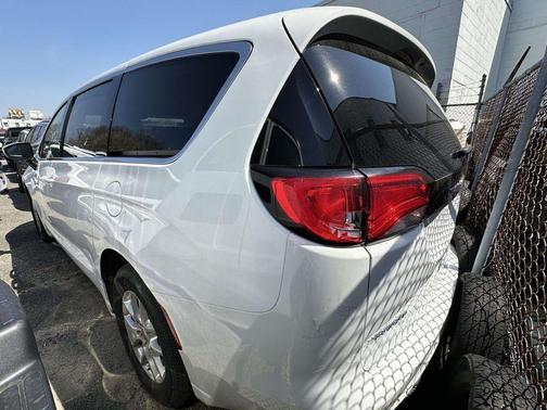 Bright White Clearcoat 2023 Chrysler Voyager LX