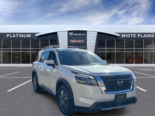 2023 Nissan Pathfinder SL 4WD