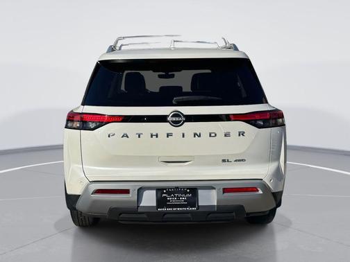 2023 Nissan Pathfinder SL 4WD