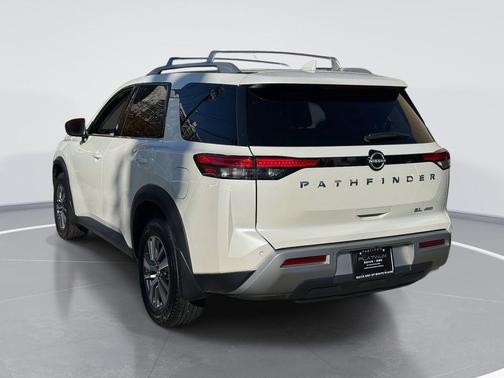 2023 Nissan Pathfinder SL 4WD