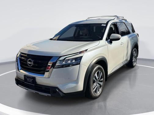 2023 Nissan Pathfinder SL 4WD