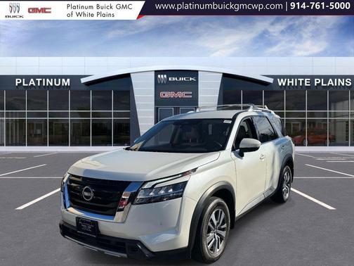 2023 Nissan Pathfinder SL 4WD