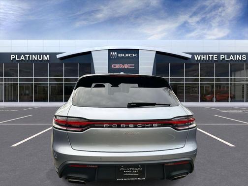 2023 Porsche Macan Base