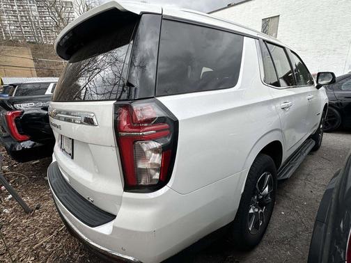Iridescent Pearl Tricoat 2022 Chevrolet Tahoe LT