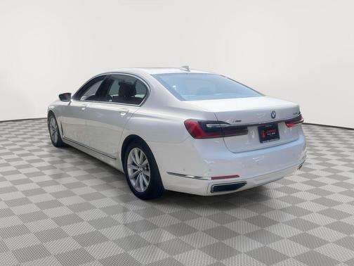 2022 BMW 740 i xDrive