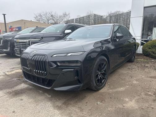 Black Sapphire Metallic 2023 BMW 740 i