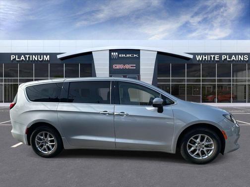 Silver Mist Clearcoat 2023 Chrysler Voyager LX