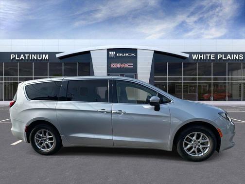 Silver Mist Clearcoat 2023 Chrysler Voyager LX