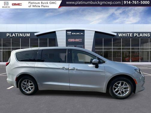 Silver Mist Clearcoat 2023 Chrysler Voyager LX