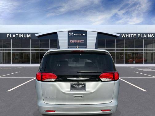 Silver Mist Clearcoat 2023 Chrysler Voyager LX