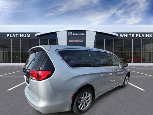 Silver Mist Clearcoat 2023 Chrysler Voyager LX