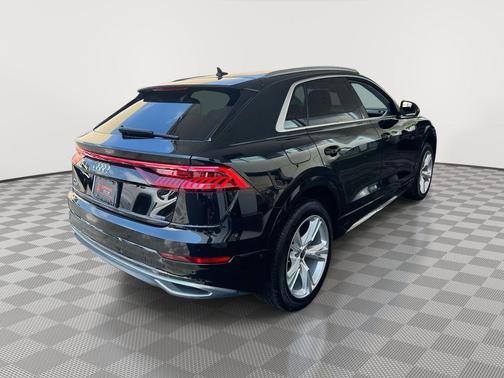 2023 Audi Q8 55 Premium Plus