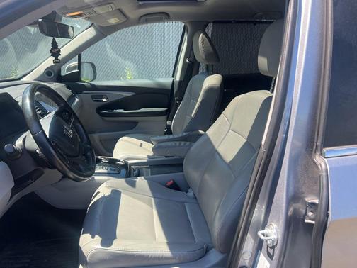 Gray 2022 Honda Pilot AWD Special Edition