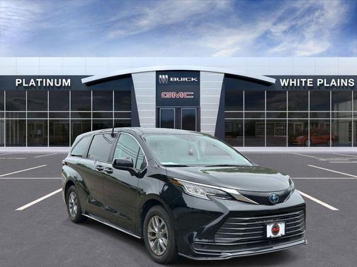 Midnight Black Metallic 2023 Toyota Sienna LE