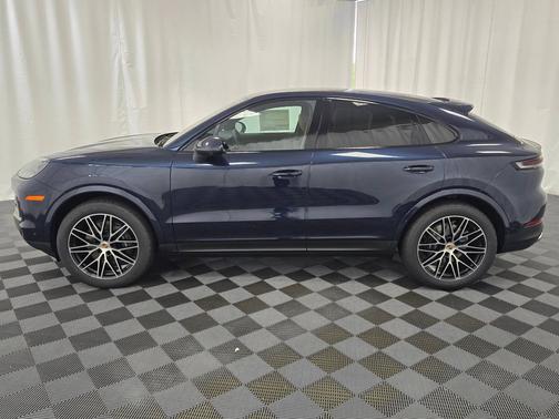 Algarve Blue Metallic 2025 Porsche Cayenne