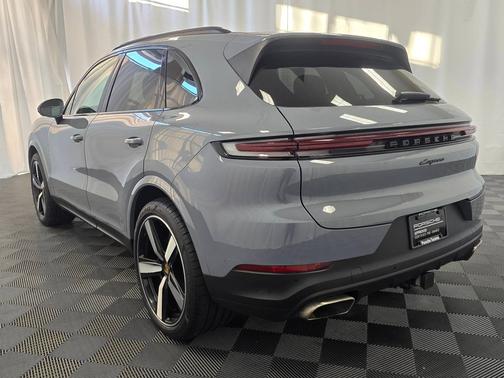 2024 Porsche Cayenne 