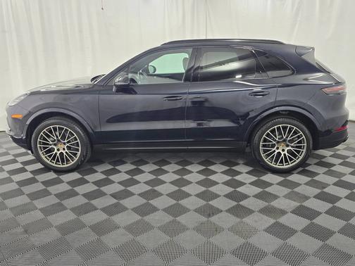 Moonlight Blue Metallic 2023 Porsche Cayenne