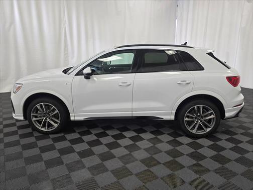 2025 Audi Q3 Premium 45 TFSI S line quattro Tiptronic