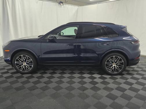 Algarve Blue Metallic 2025 Porsche Cayenne