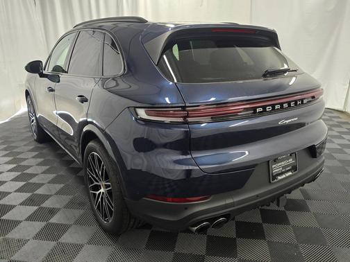 Algarve Blue Metallic 2025 Porsche Cayenne