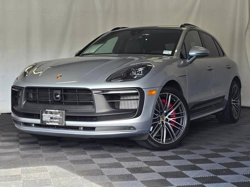 Dolomite Silver Metallic 2024 Porsche Macan