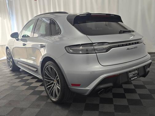 Dolomite Silver Metallic 2024 Porsche Macan
